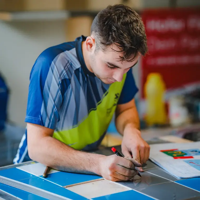  Dominik bei den Vorbereitungen auf die Worldskills 2024