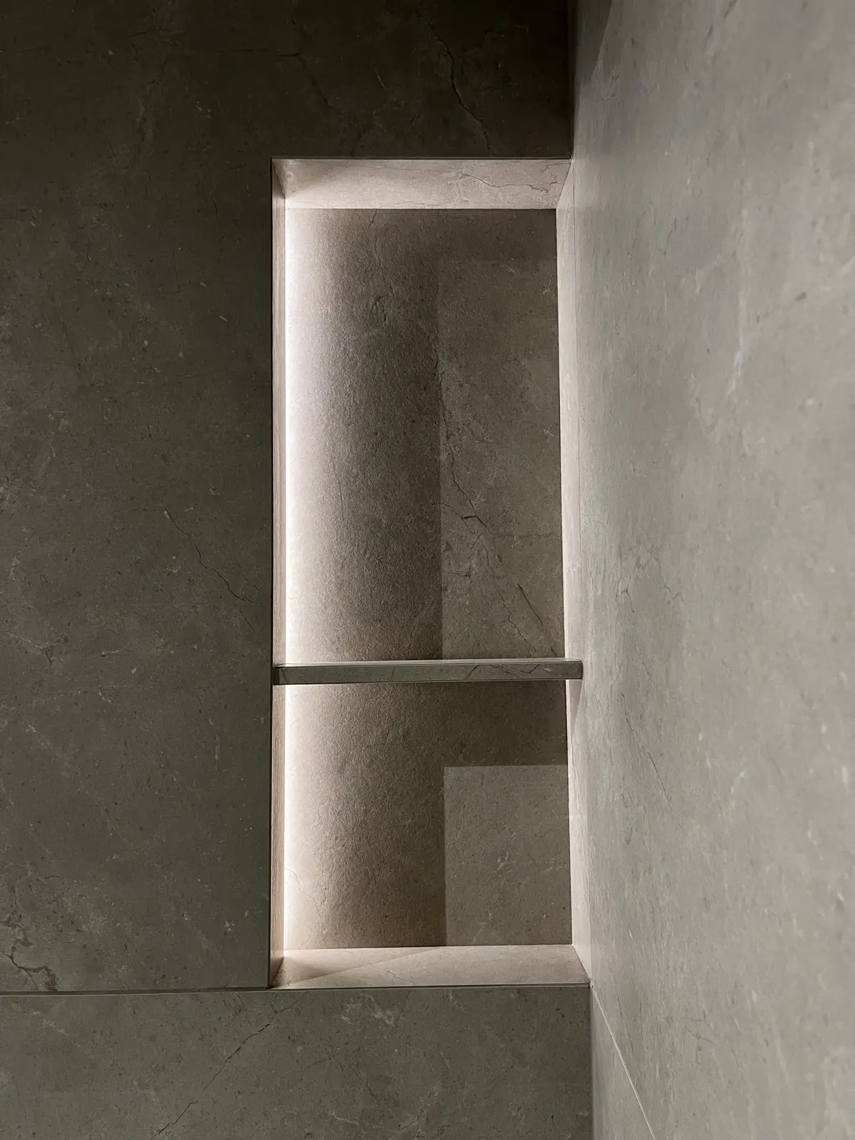 Nische mit verfliester Ablage