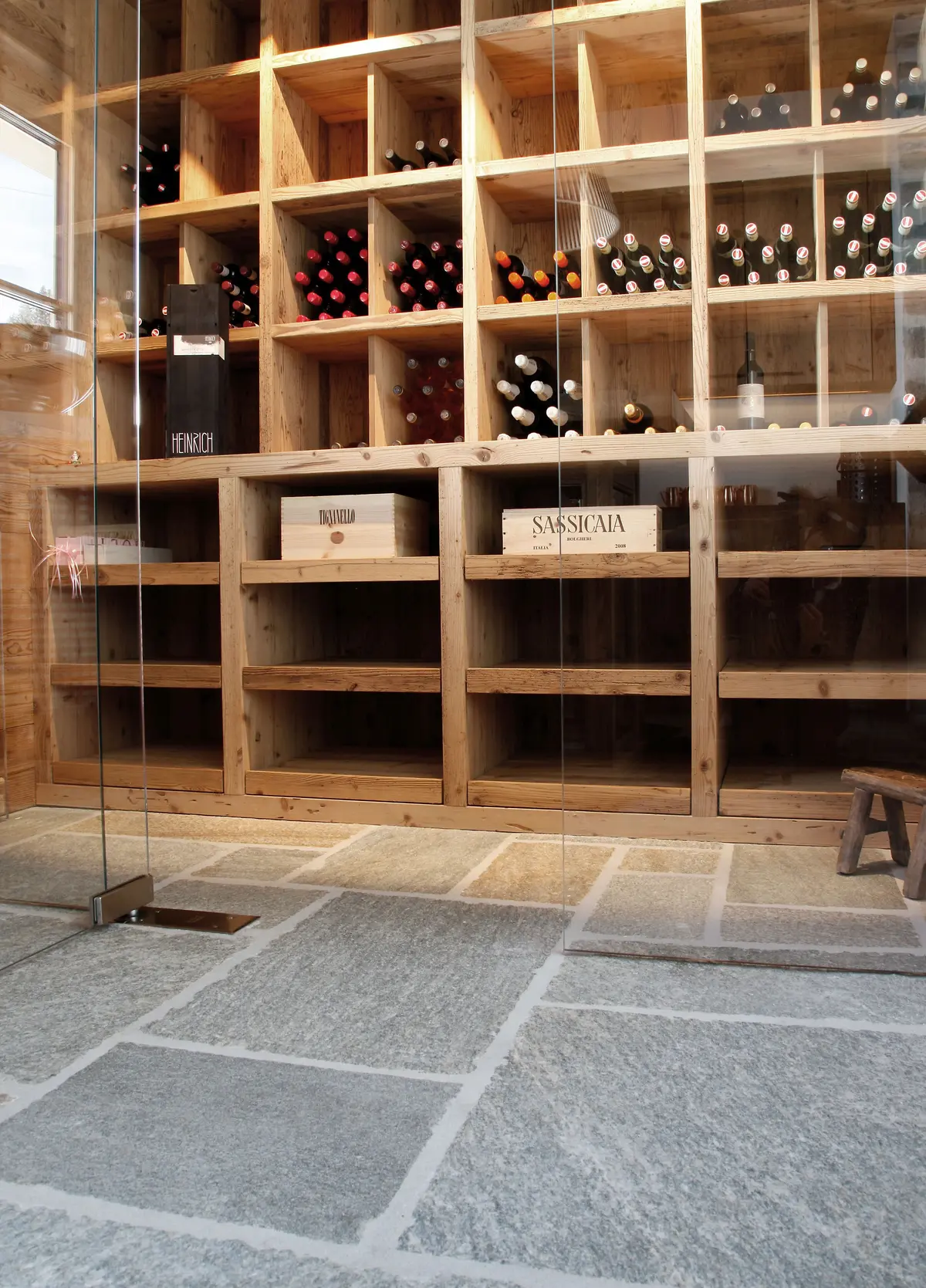 echt wie unser Wein - spaltrauer Naturstein 