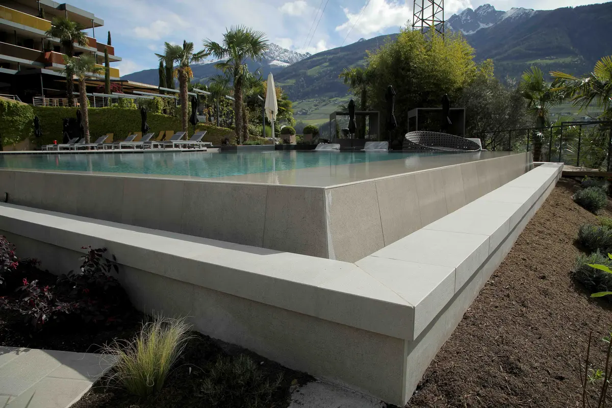 Infinity Pool 